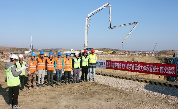 01、欧罗仓区域T3转运站浇筑前进行施工技术交底.jpg 01、欧罗仓区域T3转运站浇筑前进行施工技术交底.jpg