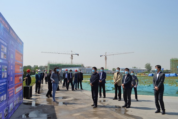 史占勇副市长与梁远森局长调研园区建设进展情况1.jpg 史占勇副市长与梁远森局长调研园区建设进展情况1.jpg