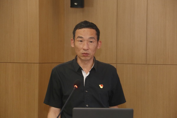 乐鱼线上平台(集团)官方网站监事会主席、党委副书记陈百斌宣读《关于表彰乐鱼线上平台(集团)官方网站先进基层党组织和优秀共产党员的决定》.jpg 乐鱼线上平台(集团)官方网站监事会主席、党委副书记陈百斌宣读《关于表彰乐鱼线上平台(集团)官方网站先进基层党组织和优秀共产党员的决定》.jpg