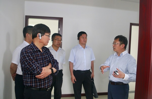 省住建厅调研组一行在园区考察2.jpg 省住建厅调研组一行在园区考察2.jpg