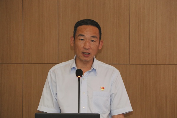 3、乐鱼线上平台(集团)官方网站党委副书记陈百斌宣读表彰文件.jpg 3、乐鱼线上平台(集团)官方网站党委副书记陈百斌宣读表彰文件.jpg