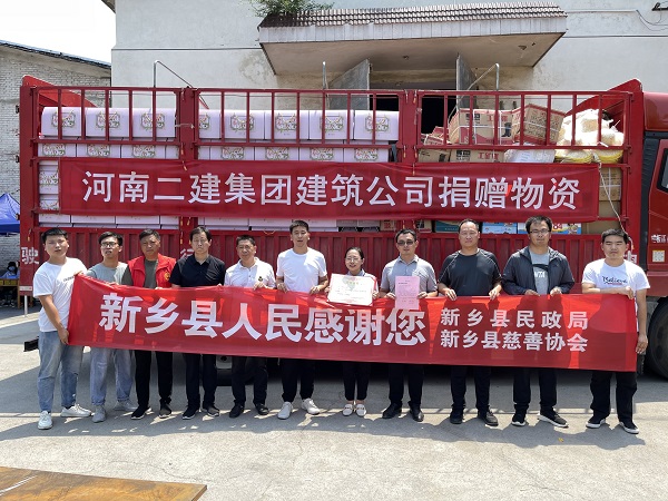 8 七里营镇领导一行与分公司员工合影.jpg 8 七里营镇领导一行与分公司员工合影.jpg