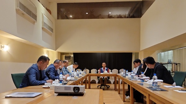 6董事长一行与巴基斯坦团队负责人召开专题会议.jpg 6董事长一行与巴基斯坦团队负责人召开专题会议.jpg
