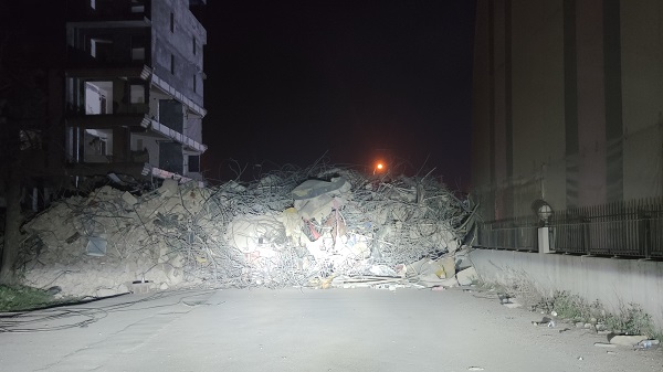 2市内行驶,道路受阻,被迫改道.jpg 2市内行驶,道路受阻,被迫改道.jpg