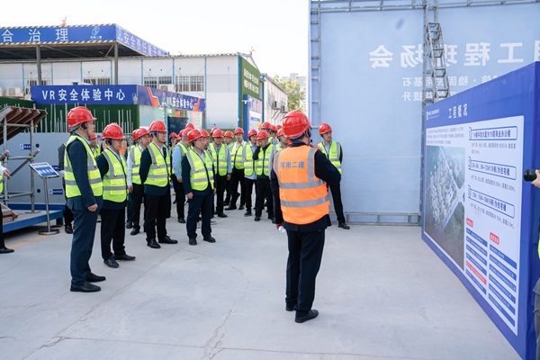 1-实地观摩1.jpg 1-实地观摩1.jpg